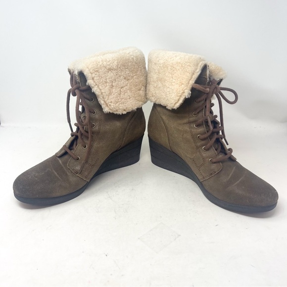 UGG Women’s Zea Brown Wedge Ankle Shearling waterproof Boots Size 19 - Picture 6 of 9